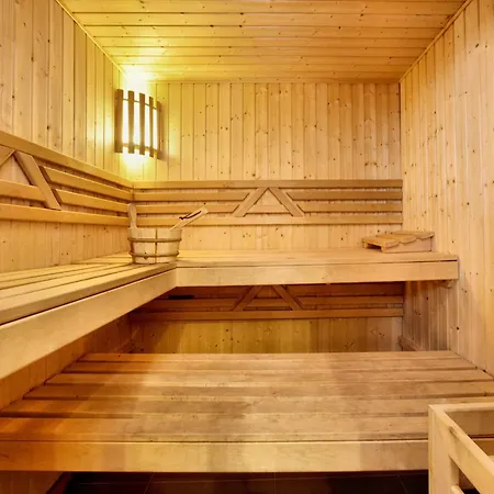 木屋 Spacious Family In Soy, Cleaning Included Biron