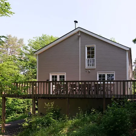 木屋 Spacious Family In Soy, Cleaning Included Biron